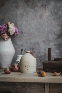 Ceramic Garlic Keeper - Leather Top 16 Ceramic Garlic Keeper - Leather Top -Household Daily Necessities garlic keeper leather top8