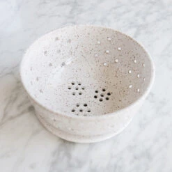 Ceramic Berry Bowl With Plate - Large 7 Ceramic Berry Bowl With Plate - Large -Household Daily Necessities speckle berry bowl lg2