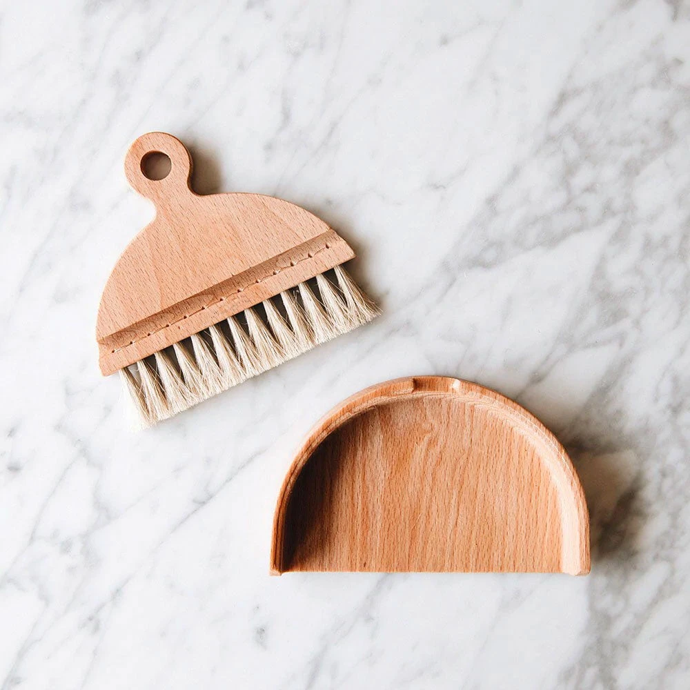 Beech Table Brush & Pan 5 Beech Table Brush & Pan - Image 3